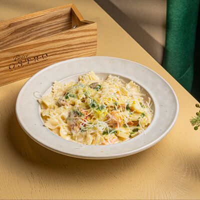 Фарфалле с лососемв Bistro Оstro по цене 1200 ₽