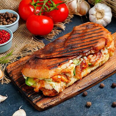 Шаурма классическая в пите в ВКУСНАЯ ТОЧКА по цене 860 ₽