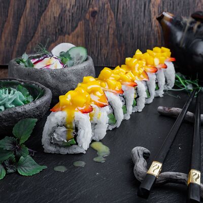 Креветка с клубникой в Ohasi по цене 690 ₽