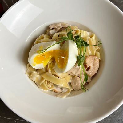 Феттучини с белыми грибами и мясом цыплёнка в Рандеву по цене 570 ₽