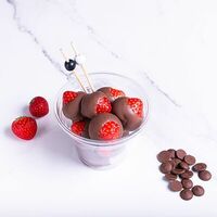 Клубника в шоколаде в стаканчике в Chocolate Berry