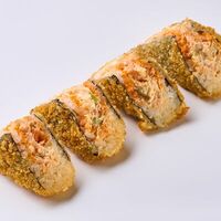 Жареный суши-сэндвич с курицей в Роллы на районе