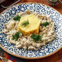 Бефстроганов из телятины в сливочно-гребном соусе в Халиф