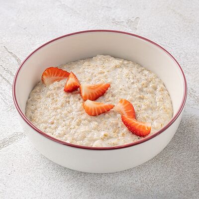 Каша овсяная с клубникой в Шоколадница по цене 330 ₽