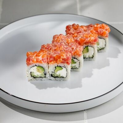 Ролл с тартаром из лосося и тунца в Кукумбер по цене 890