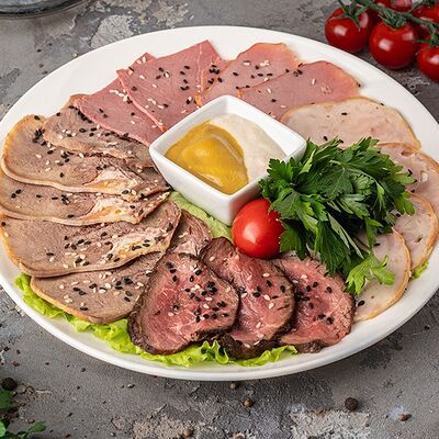 Домашняя мясная тарелка в Дворец свадеб по цене 980 ₽