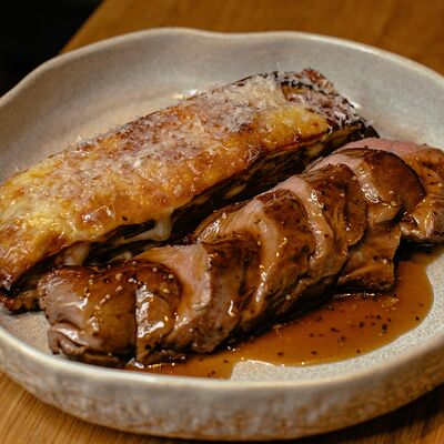 Телячья вырезка с картофельным гратеном в Гастробар PINCH по цене 1060 ₽