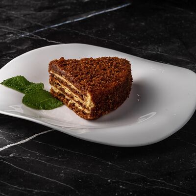 Медовик в Оливье по цене 280 ₽