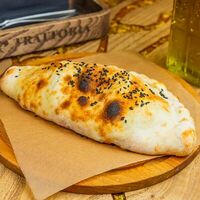 Кальцоне с копченой курочкой в Iris