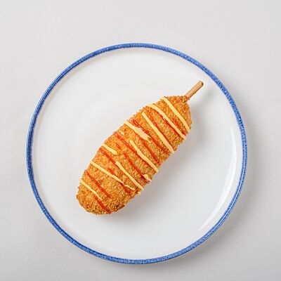 Корн-дог с сосискойв NYUSURI корейская кухня по цене 449 ₽