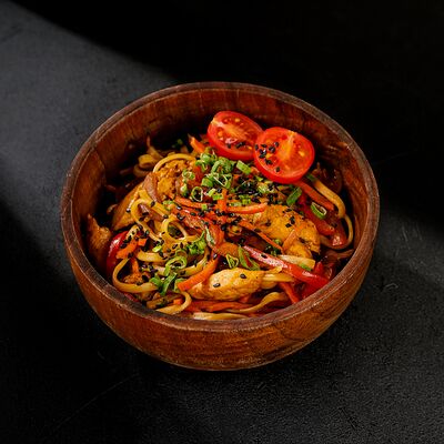 Вок с курицей в Everest Sochi по цене 800 ₽