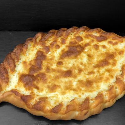 Хачапури с сыром в Пекарня Буханка по цене 225 ₽