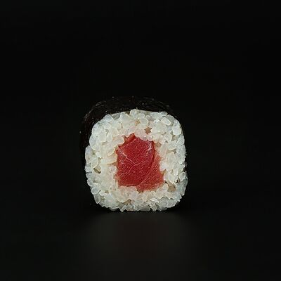 Ролл с тунцом в RollWok club Азиатская кухня по цене 299 ₽