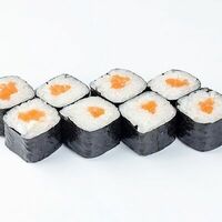 Ролл с лососем в Sushimoji