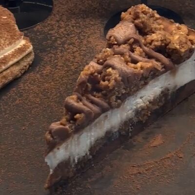 Чизкейк Кокосовый Кранч в Gaba caffe по цене 290 ₽