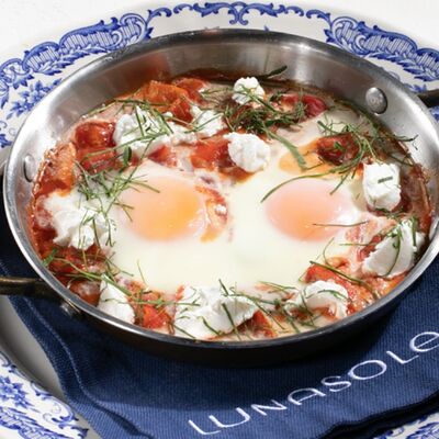 Шакшука из печи с греческой лепешкой в Lunasole по цене 530 ₽