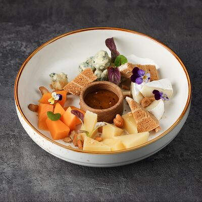 Сырное плато в Эндорфин по цене 890 ₽