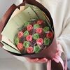 Букет из коричневых, зеленых и розовых шоколадных роз в Chococo по цене 1450