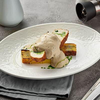 Куриная грудка су-вид с картофельным гратеном и грибным соусомв Lava по цене 900 ₽