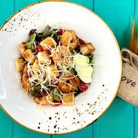 Салат Цезарь с креветками в Три Шефа