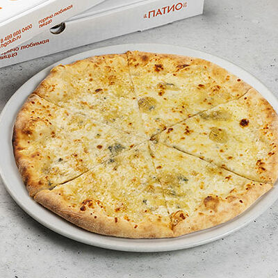 Пицца Кватро Формаджи 28 см в IL Патио по цене 759 ₽
