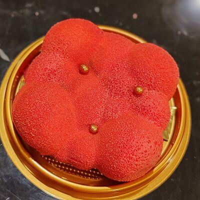 Пирожное-мусс клубника-персик в Моне по цене 420 ₽