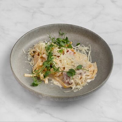 Спагетти карбонарав Семейное бистро Монти по цене 500 ₽