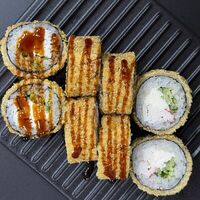 Горячий ролл с крабом в Моремания Food