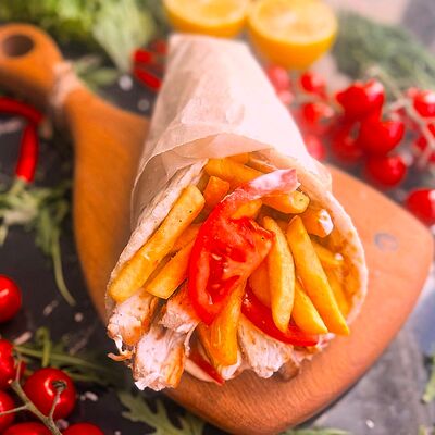 Фирменная Пита с курицейв Шаурма на Макарова по цене 420 ₽