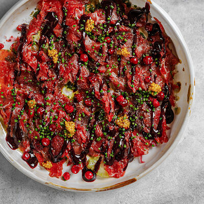 Карпаччо из говядины, бальзамик из черноплодной рябины в 19 по цене 936 ₽