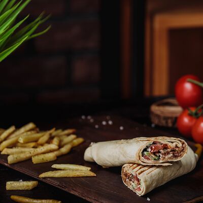 Шаурма с креветками в Мангал мастер по цене 470 ₽