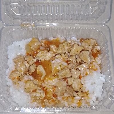 Рис отварной с гуляшом в Кулинария уплетайка по цене 111 ₽