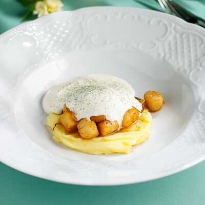 Гребешок с белыми грибами и пармезаном в Кукумбер по цене 1290