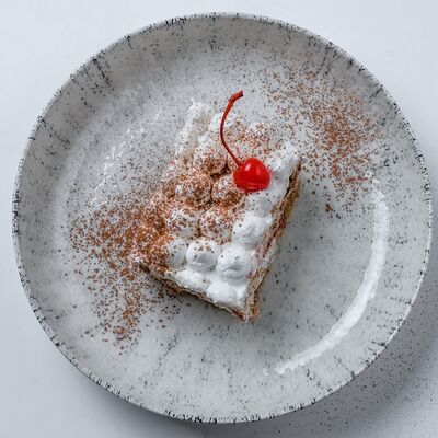 Тирамису с вишней в Базар по цене 400 ₽