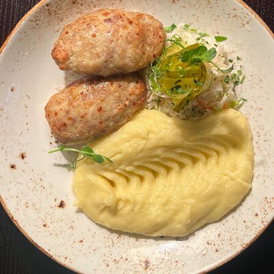 Куриные котлеты с пюре в Терраса по цене 790 ₽