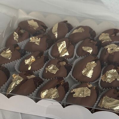 Финики в шоколадев Allowberry по цене 5700 ₽