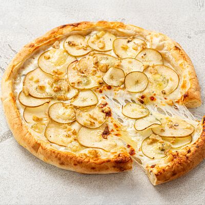 Пицца Груша-горгонзола в Eazzy Pizza по цене 590 ₽
