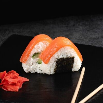 Онигири с лососем в Полный песец по цене 279 ₽