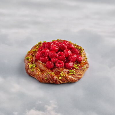 Вензель с малиной в Буше по цене 305 ₽