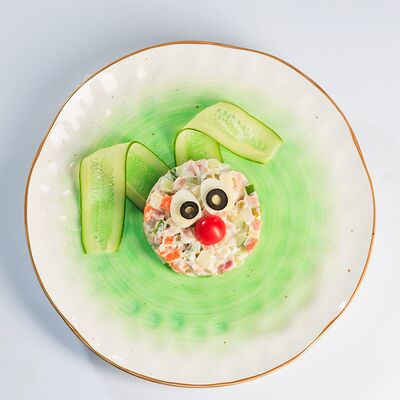 Салат Зайка оливье в Семейный ресторан Tiki&Taki по цене 250 ₽
