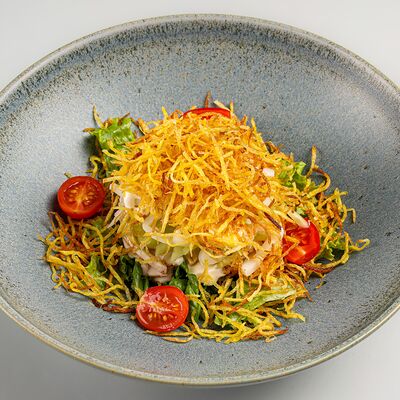 Салат Хрустящий с кальмаром в Семейный ресторан Mr Grek по цене 570 ₽