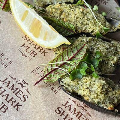 Запечённые мидии с сухарями панко и чесноком в The James Shark Pub по цене 520 ₽
