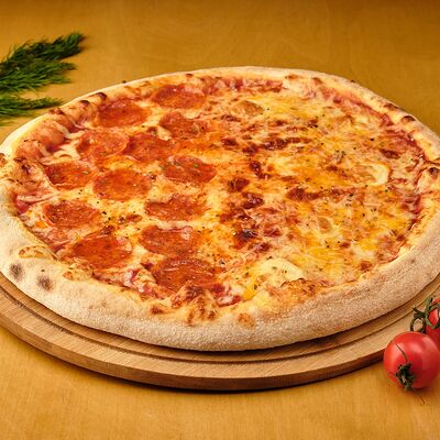 Пицца Дуо пепперони и Четыре сыра в Wokker Express по цене 700 ₽