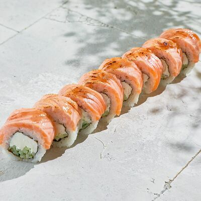 Ролл Филадельфия татаки с лососем в ЛарисуВаннуХочу по цене 630