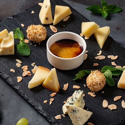 Сырное плато в Amarena по цене 1430 ₽