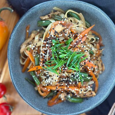 Курица в соусе терияки в LEMONADE по цене 259 ₽