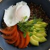 Гречка с авокадо, яйцом пашот и маслом гхи в Cheat Meal по цене 450