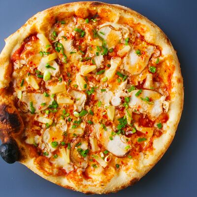 Пицца Гавайская с копченой грудкой в MO by Matisov по цене 839 ₽