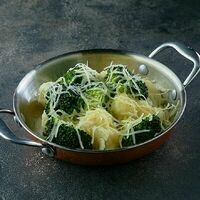 Брокколи и цветная капуста с пармезаном в Двор Помидор