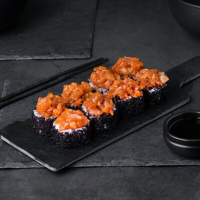 Black Тартар из лосося в Sushi Aura по цене 790 ₽